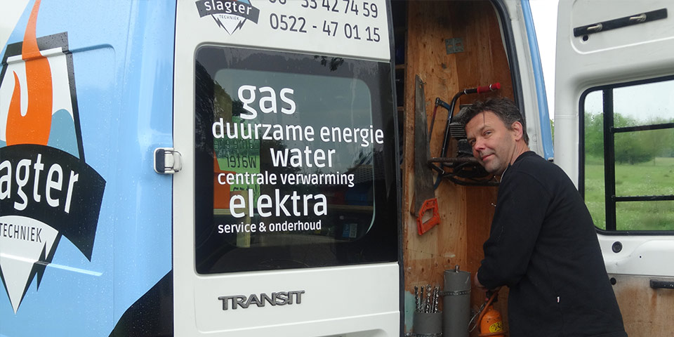 Frits Slagter aan het werk bij een klant in Ruinen