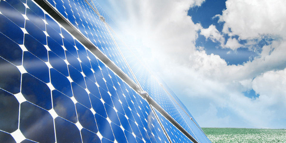 Zonnepanelen op een dak in Drenthe